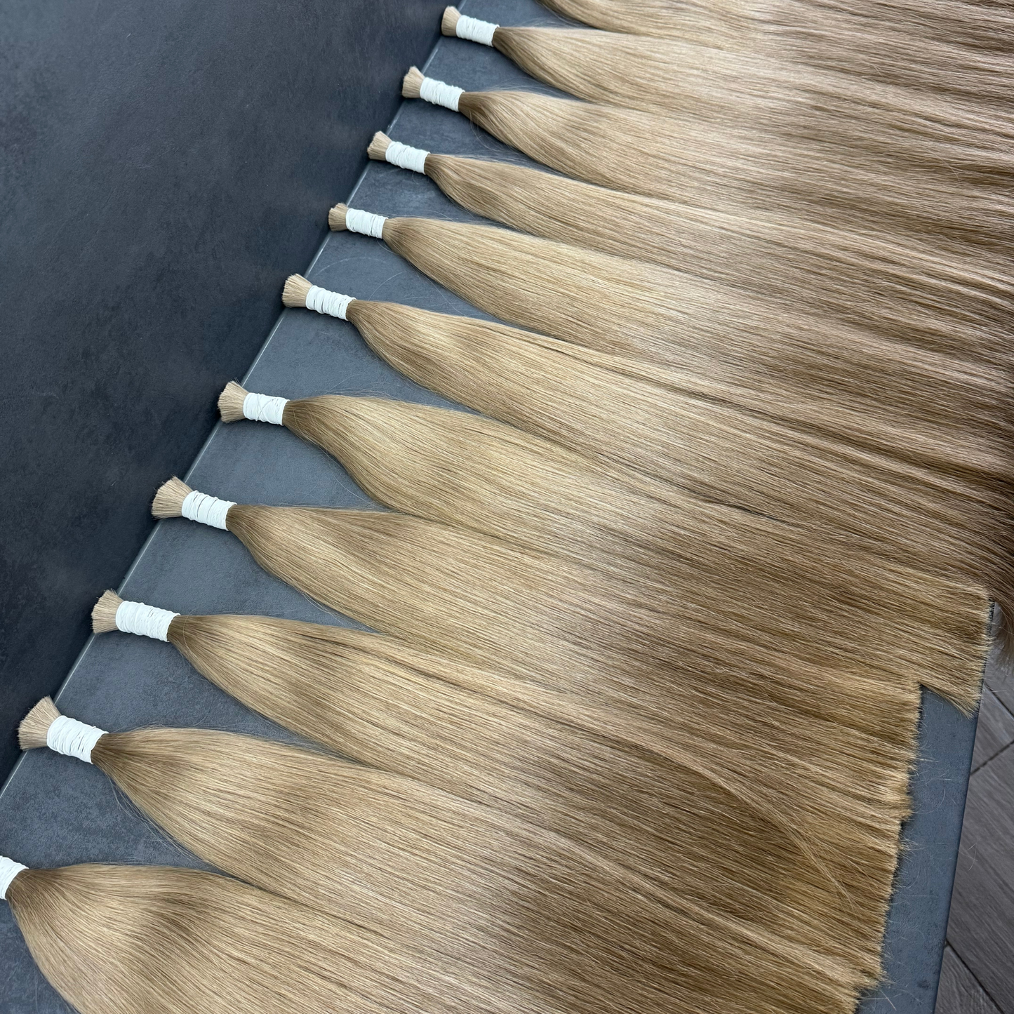 (8) Szőke keleti póthaj